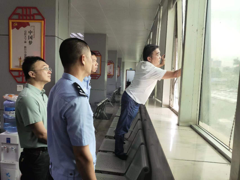 陽春交警大隊辦公樓玻璃幕墻.jpg