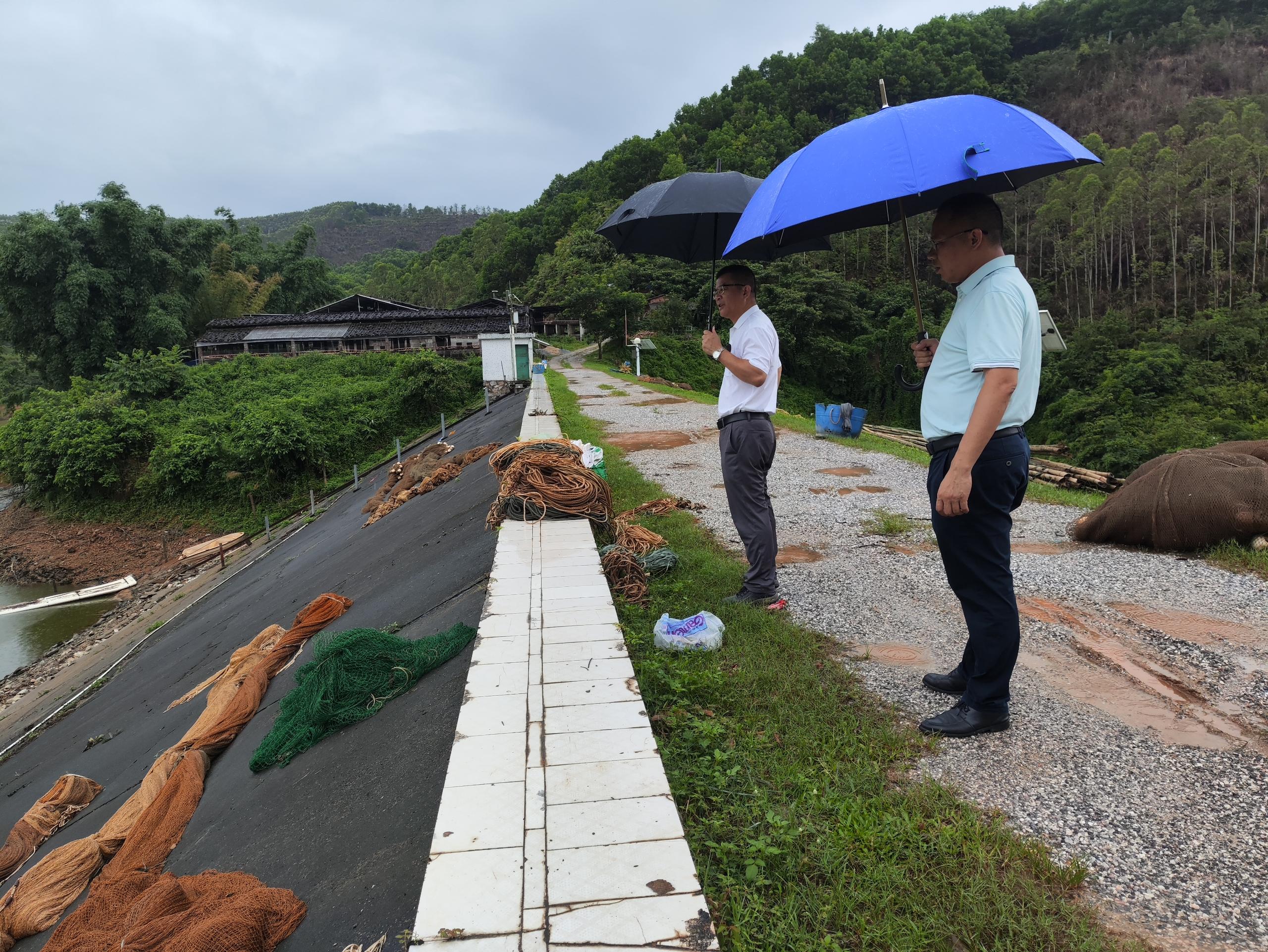 河朗鎮：全力防御臺風“蝴蝶”筑牢安全防線 (2).jpg