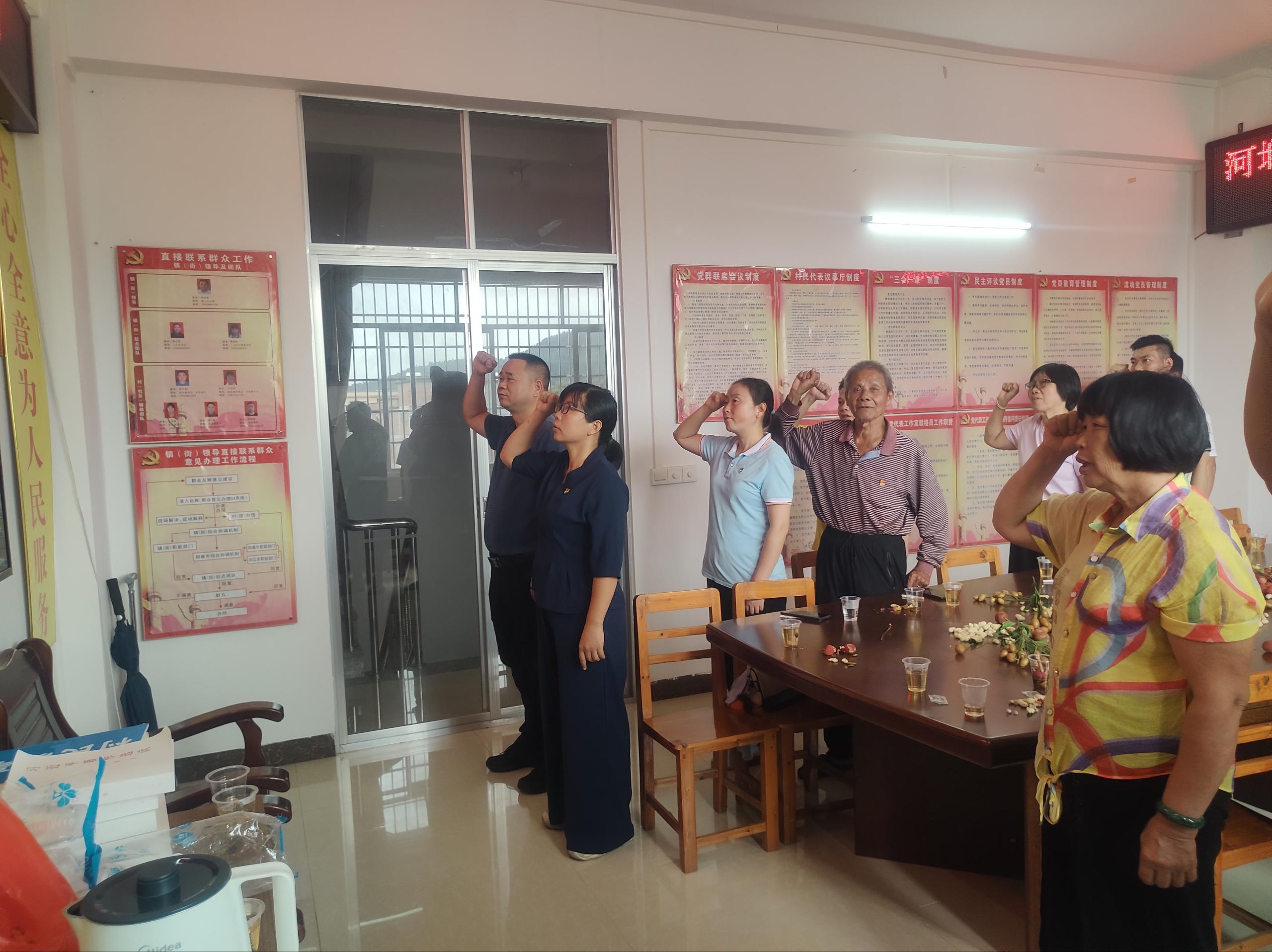 鎮婦聯主席謝金燕在河?社區.jpg