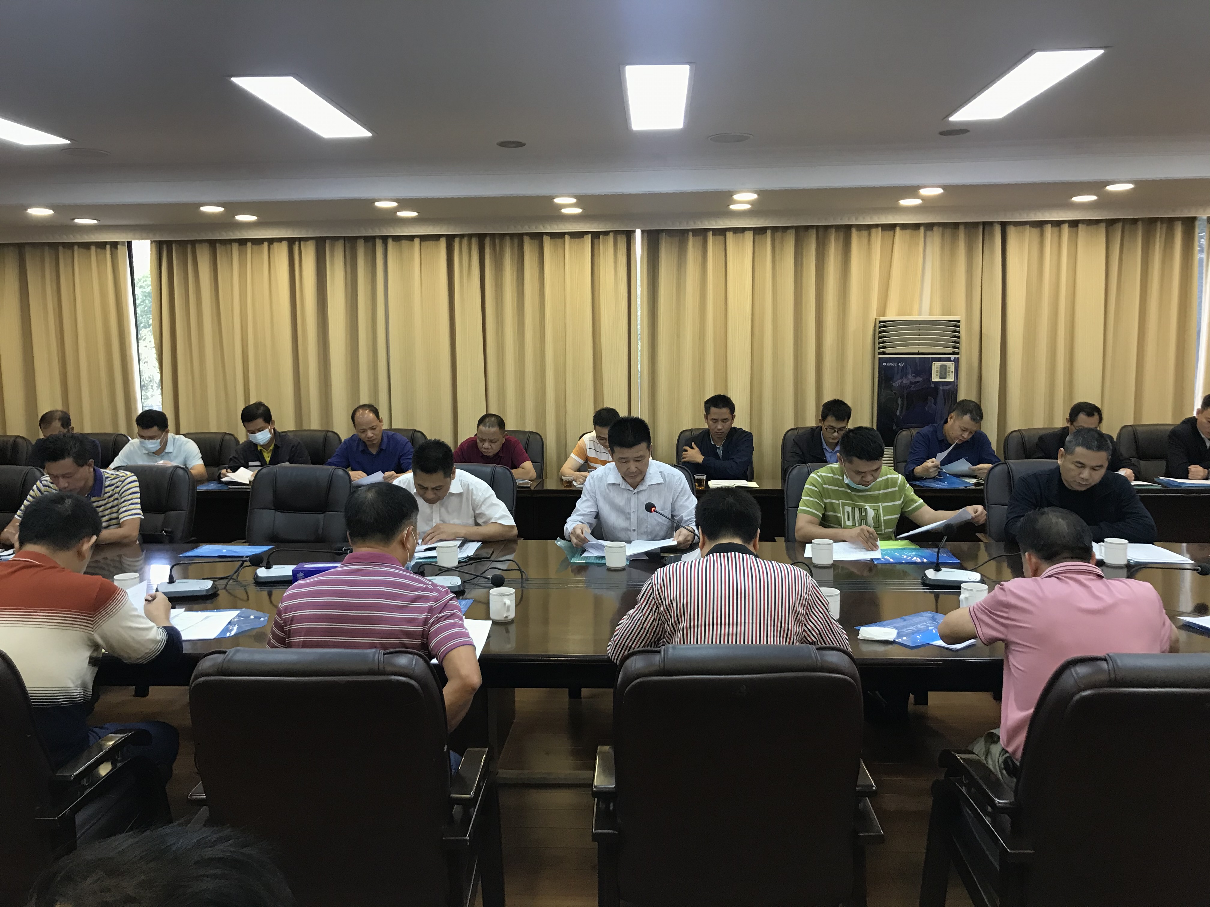 2020年11月25日，李孟卓局長在市政府二樓會議室主持召開全市應急預案編制修訂工作推進會及市天然氣泄漏事故應急演練協調會1.JPG